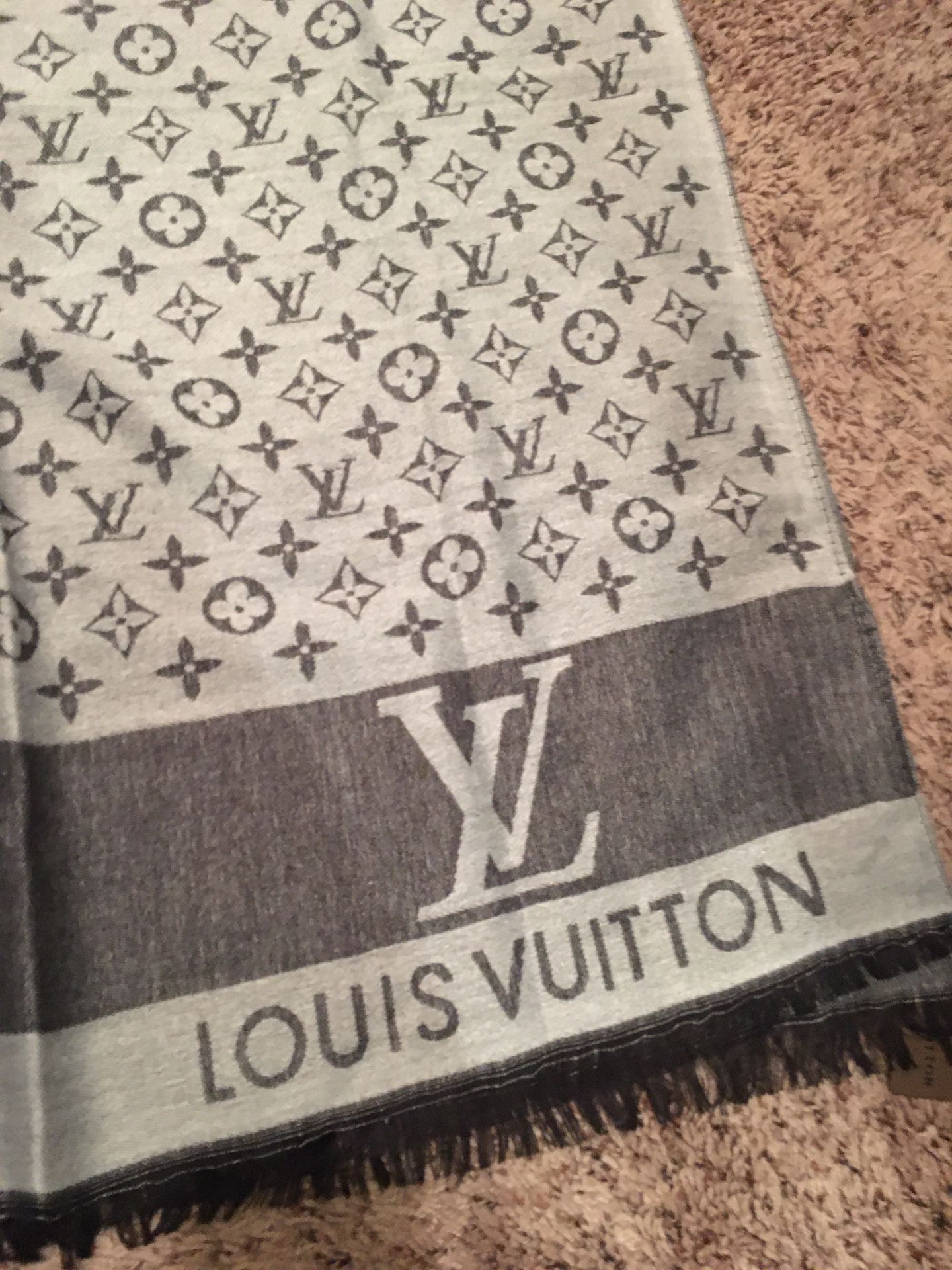 New authentic Louis Vuitton monogram scarf
