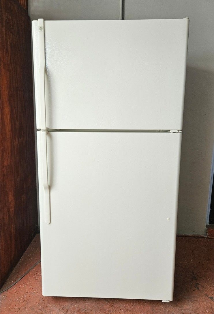 ✨️🚨🔆GE🔆🚨✨️ Bisque Fridge in Perfect Condition
