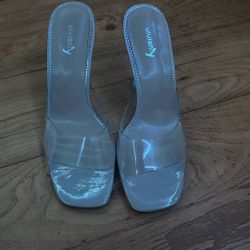 SIZE 9 HEELS 