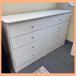 8 drawers dresser / Eight drawers dresser
