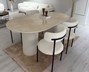 Luxury dining table // set of 4chairs up to 6🤩