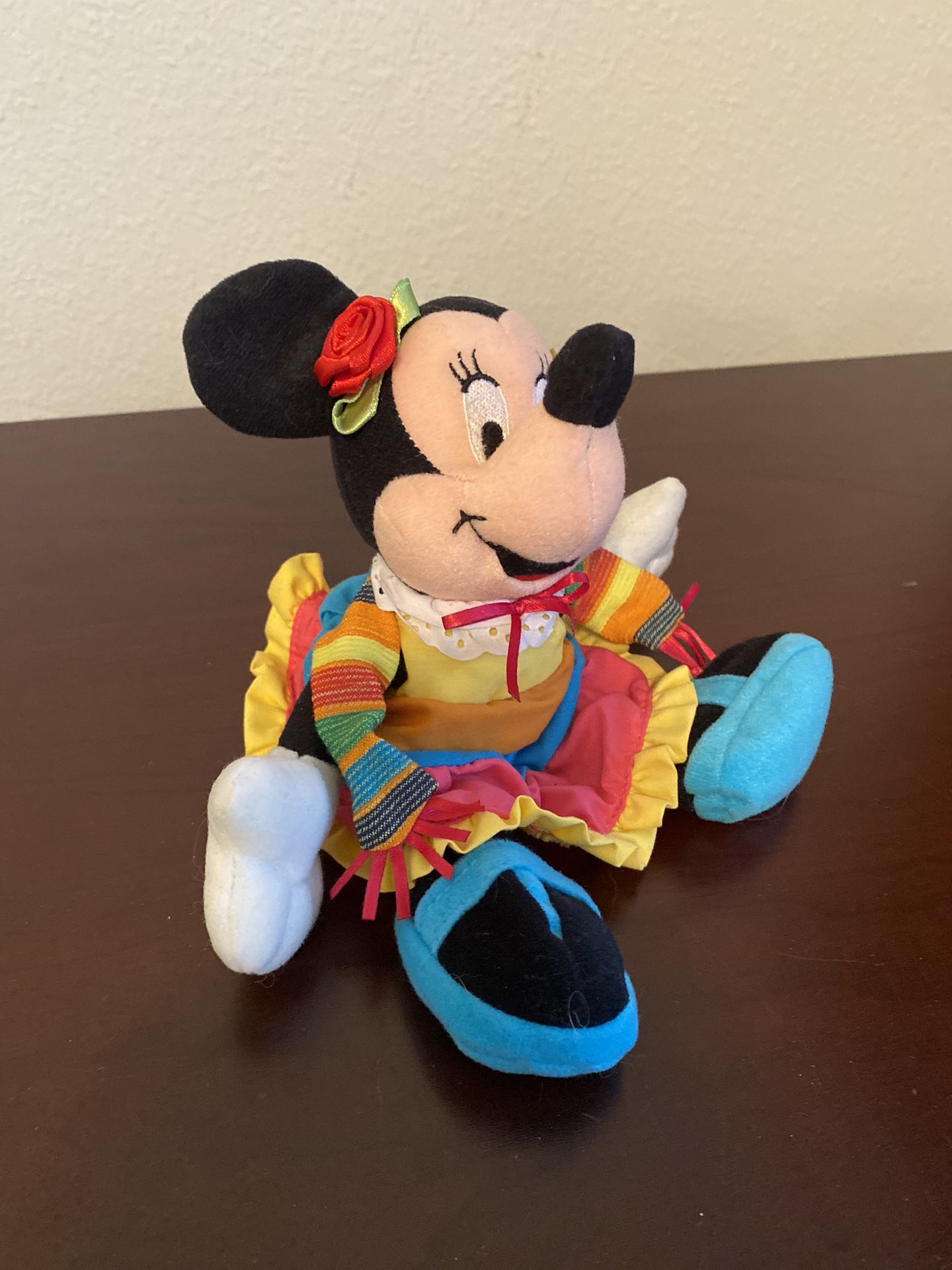 Disney Store Globe Trotting Mexican Minnie Mouse 8" Bean Bag Plushie new