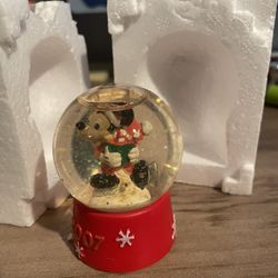 Collectible Disney Snow Globe- 2007 Christmas Mickey Mouse