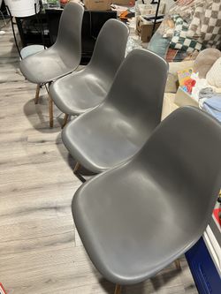 4 Chairs 