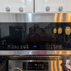 Samsung 2.1-cu ft Over-the-Range Microwave with Sensor Cooking