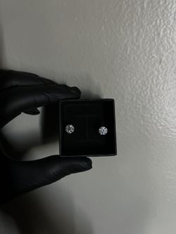 VVS1 Moissanite Stud Earrings