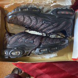 AIR MAX PLUS