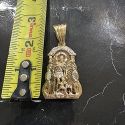 10k San Lazaro Charm Medalla 23 Grams 