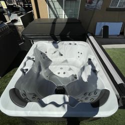 Aspen Hot tub (Pioneer) 110V