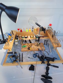 Complete fly tying equipment lot. All the accessories you need to make your own fly fishing flys.
