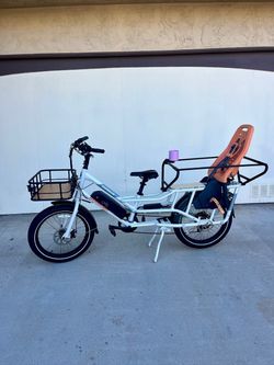 RadWagon 4 Bike + Thule Yepp Kids Seat + RAD Accessories