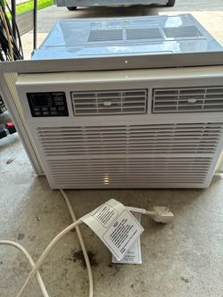 Whirlpool AC Window unit - 110V