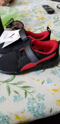 Kids puma sneakers
