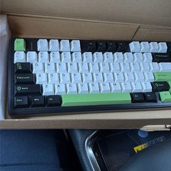 AULA GAMING KEYBOARD AND PROTEC MOUSE