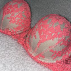 Crème cream strapless bra with Bright hot pink lace