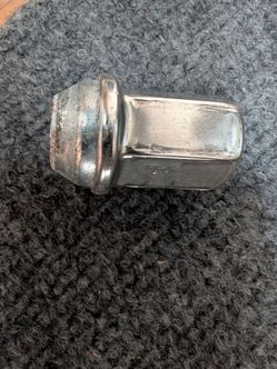 GM Chrome Wheel Lug Nut (set of 29)