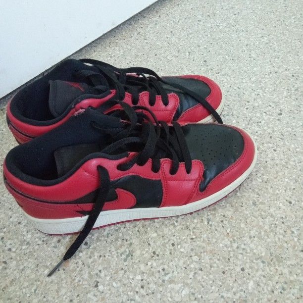 Nike Air Jordan 1 Low Size 6.5y