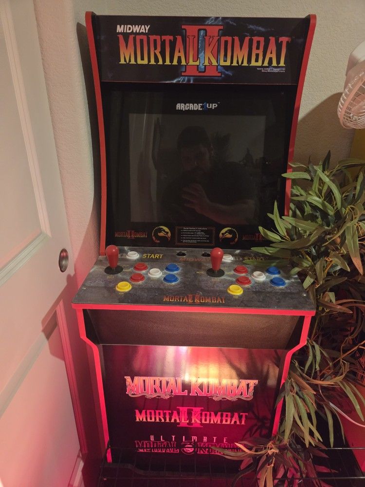 Midway Mortal Kombat 2 With Stand