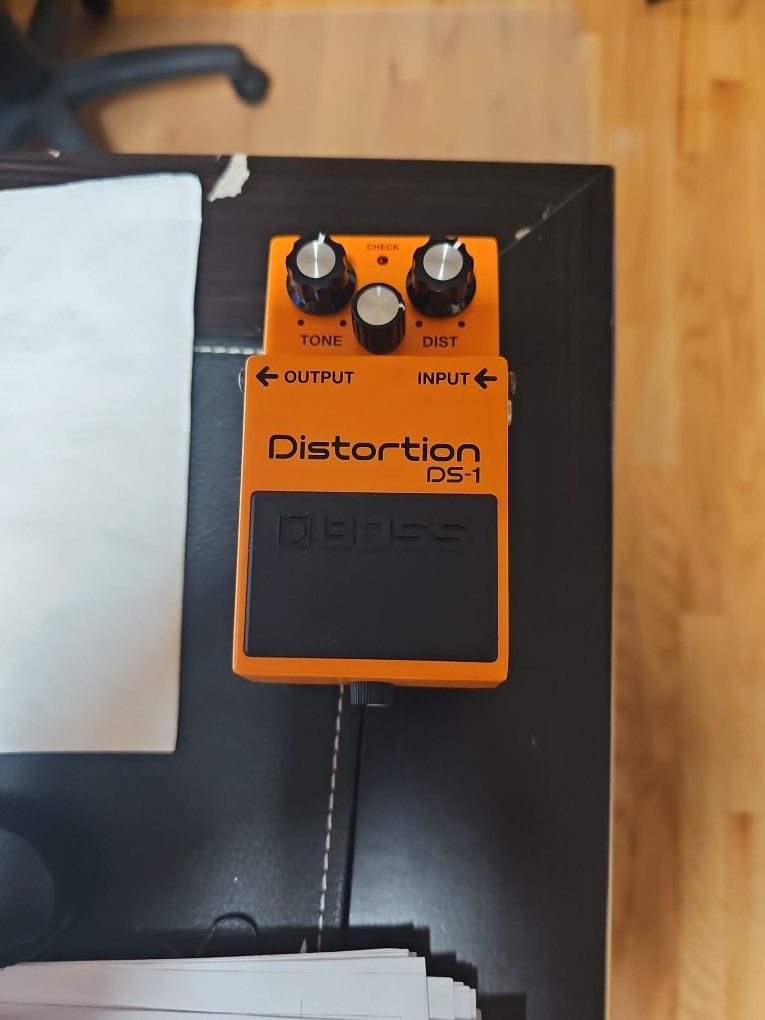 Boss Distortion DS-1