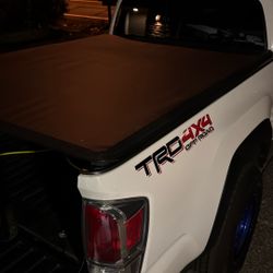 Toyota Tacoma 6 Ft Bed Tonneau Cover