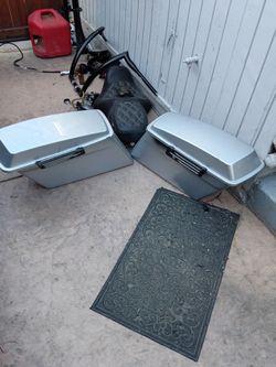 2005 Harley road King bags