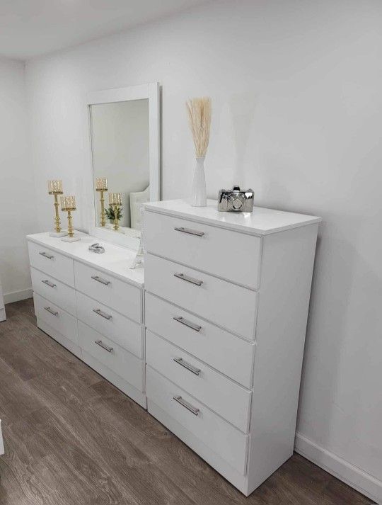 DRESSER WITH MIRROR AND CHEST // CÓMODA CON ESPEJO Y GAVETERO