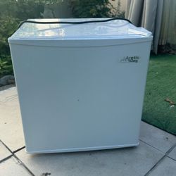Mini fridge