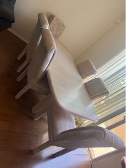 Large Dining Room Table with 6 chairs and removable leaf