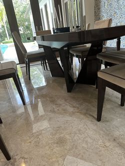 High End Dining Table And Chairs. Retail $5000