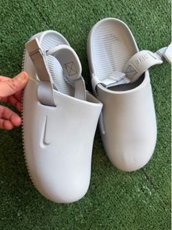 Men’s Nike clogs size 8