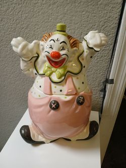 Vintage House of Walton clown cookie jar
