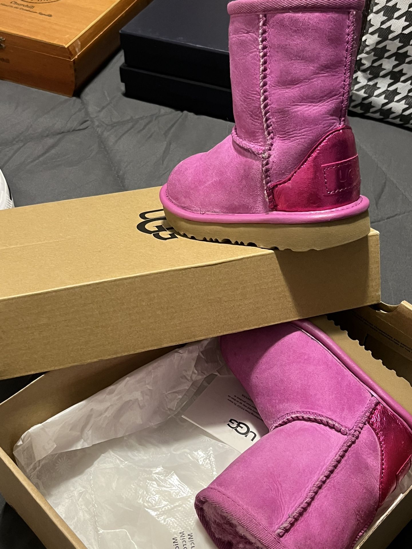 UGG BOOTS SIZE 6c Little Girl (Need Cleaning) $55 