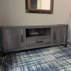 Entertainment Center/TV Stand