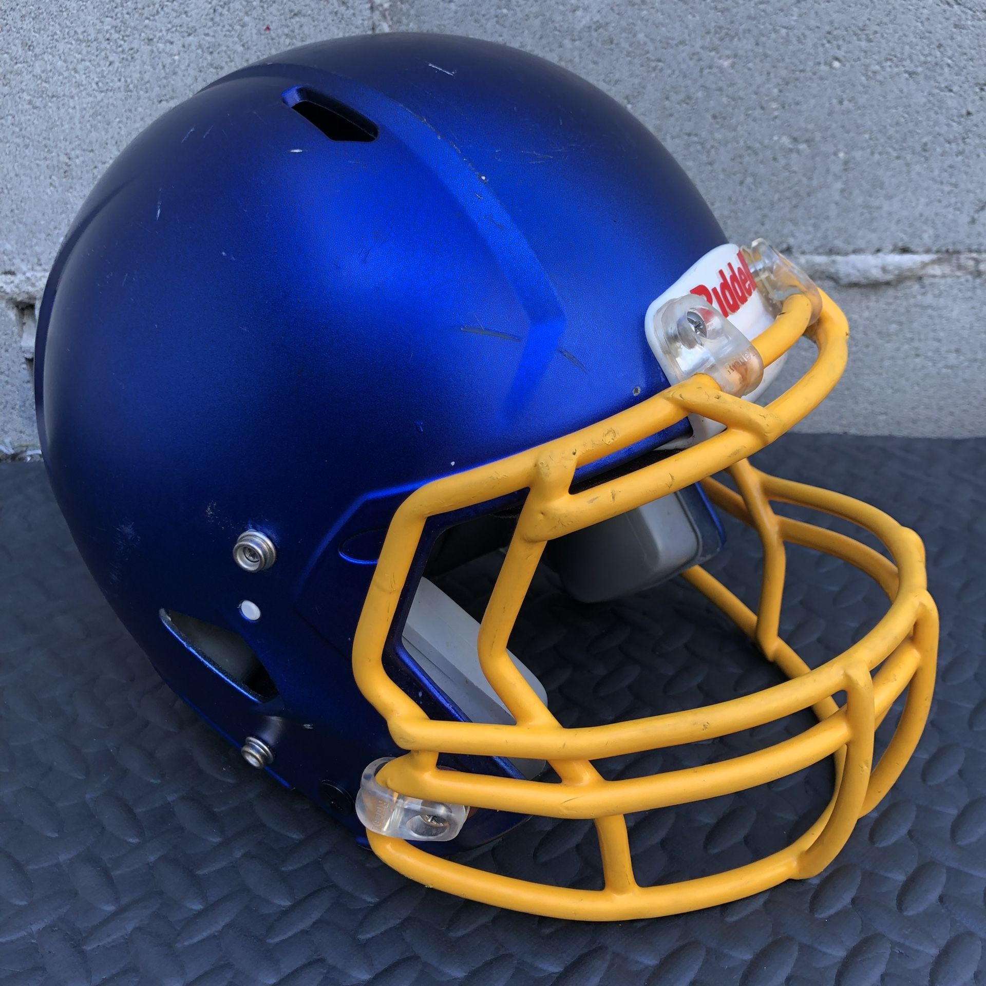 Riddel Youth Victor Helmet In Solid Condition Check Out The Pics $50 firm