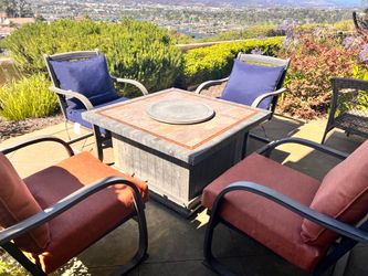 Outdoor table/chairs with fire pit