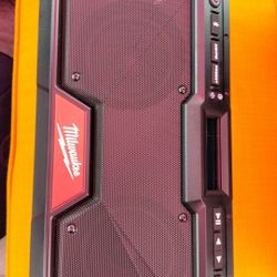 Milwaukee jobsite radio Bluetooth