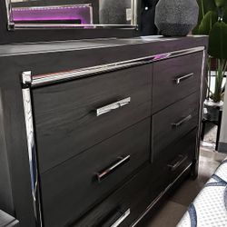 OM• $38 Initial • Brand New// Lodanna Queen 6 Piece Bedroom Set 