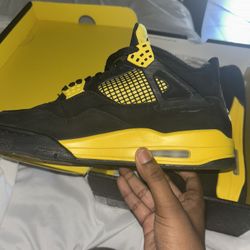 Jordan 4 Retro Thunder (2023) Black And Yellow