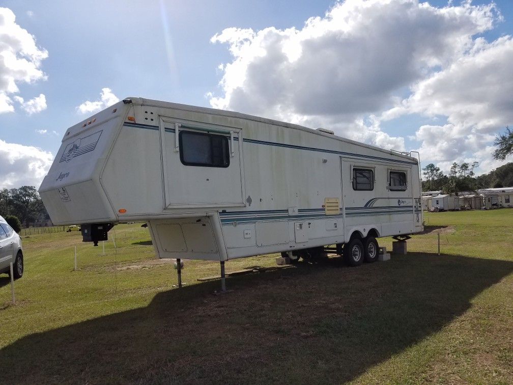 1997 Jayco Designer Series 3710 RL TS 5th wheel
