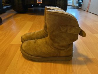 UGG size 5 boot