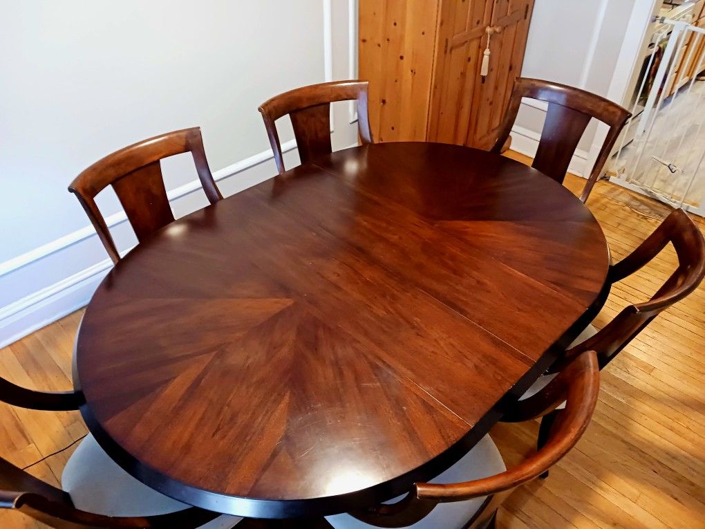 Dining Table & 6 Chairs