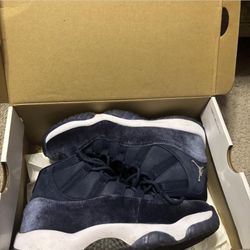 Jordan 11 Retro ‘Midnight Navy’ for Pickup 