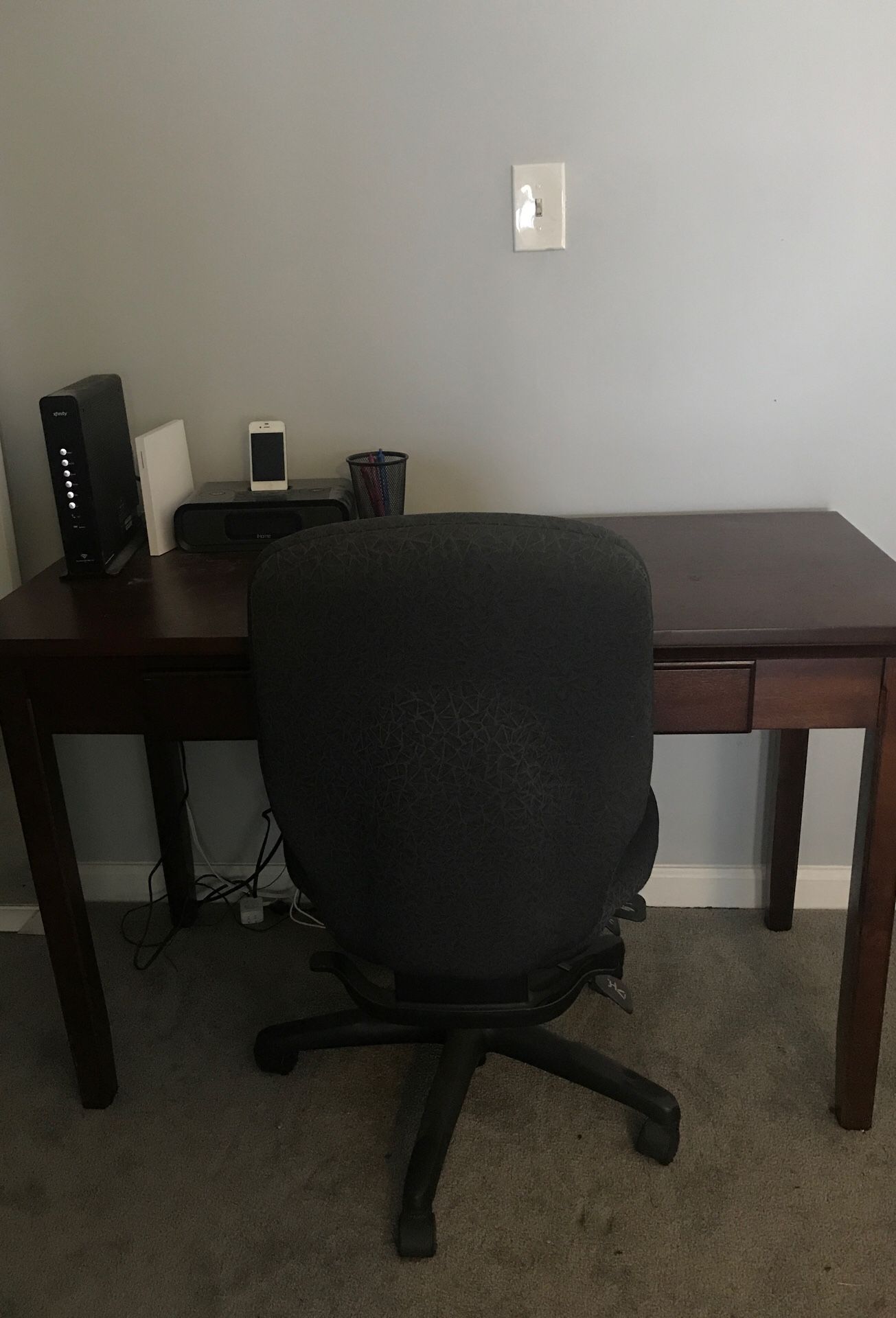 Desk and computer chair!!!
