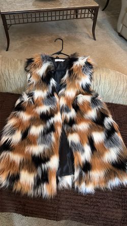 New women’s faux fur vest
