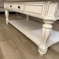 Vintage White Coffee Table with Drawers – Farmhouse / Shabby Chic Style