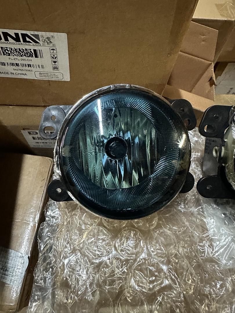 05–10 Chrysler 300 C SRT8 07-18 Jeep wrangler JK smoked lens fog lights