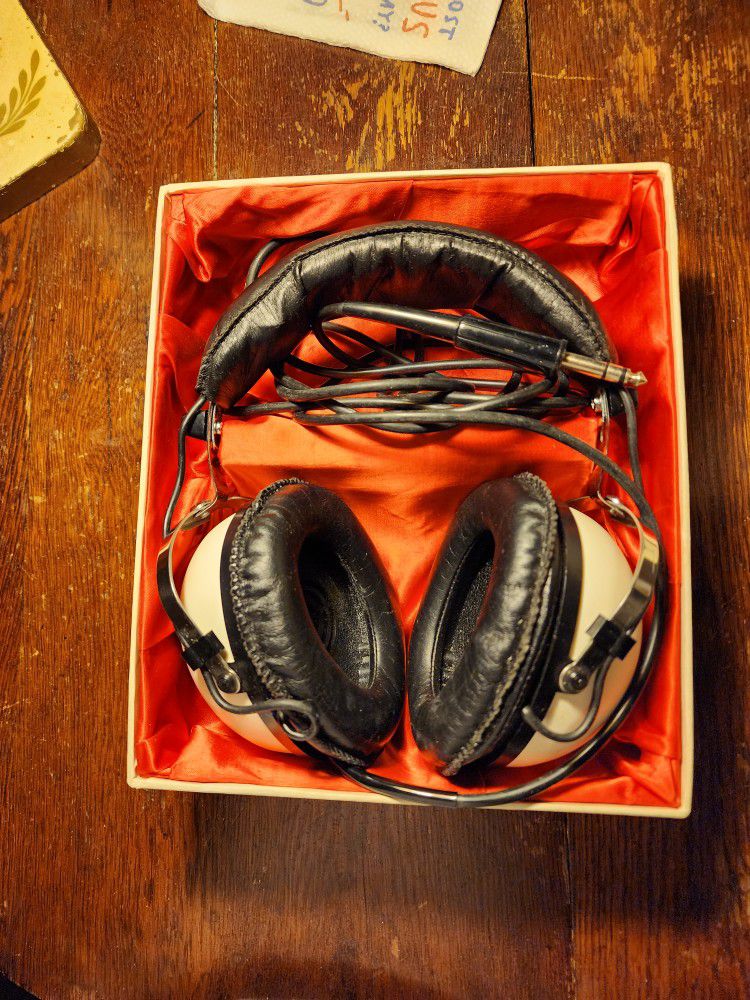 Vintage Pioneer Headphones Se-30