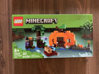 Lego Minecraft (RETIRED) The Pumpkin Farm #21248. New in Box.