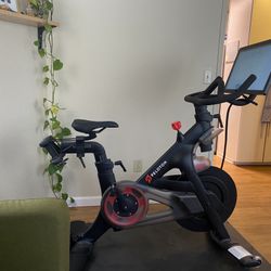 $400 Peloton Bike + Shoes + Mat