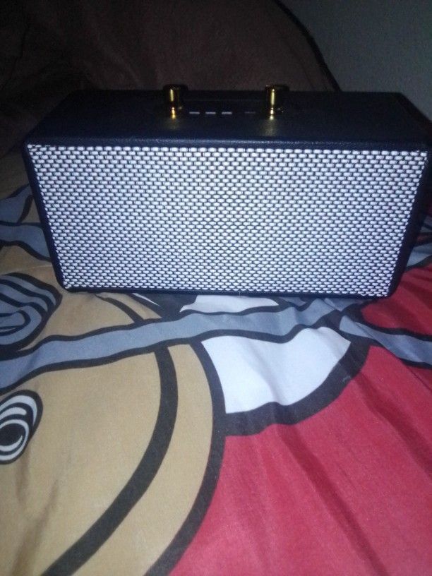 amped speaker/Bose